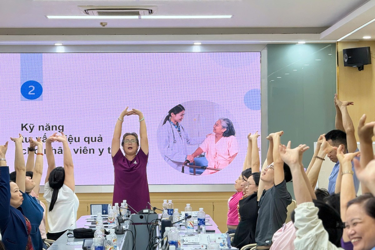 Khóa Đào Tạo “Kỹ Năng Giao Tiếp Trong Ngành Y”, Hướng Đến Dịch Vụ Y Tế “Vì Một Cuộc Sống Khỏe Mạnh Hơn”. Khóa Đào Tạo “Kỹ Năng Giao Tiếp Trong Ngành Y”, Hướng Đến Dịch Vụ Y Tế “Vì Một Cuộc Sống Khỏe Mạnh Hơn”.