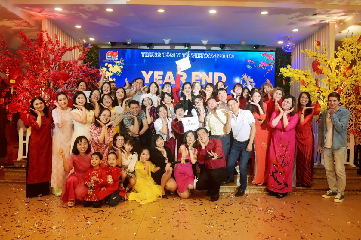 Tiệc Tất Niên 2025