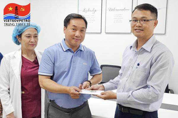 Trả Lại Đồ Thất Lạc Cho Khách Hàng